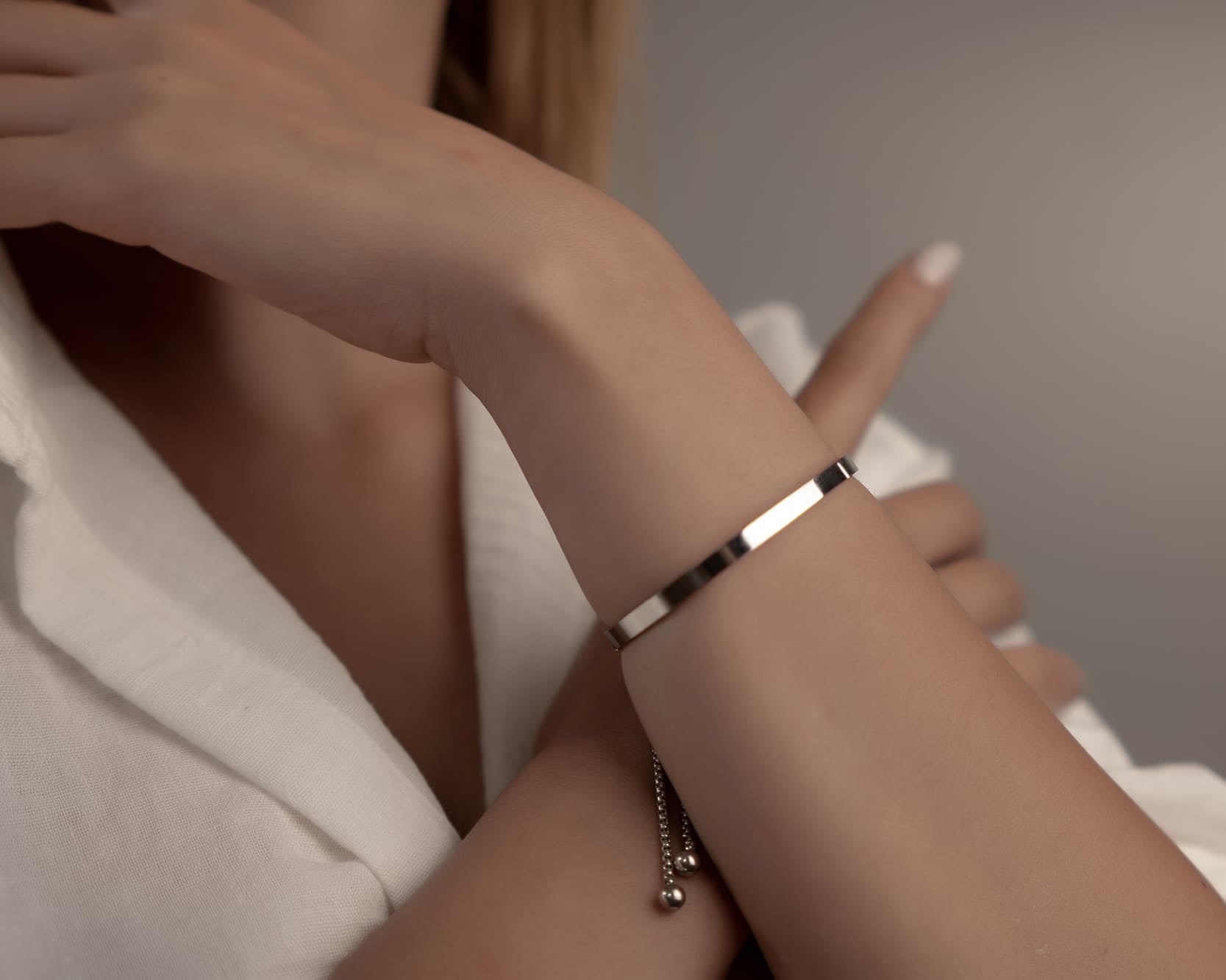 Eleganter Armreif fürs Büro: Schlichtes Silber Design für Damen