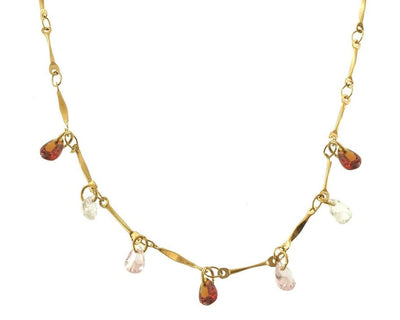 Filigrane Goldkette mit kleinen Tropfen-Anhängern in Rot und Weiss