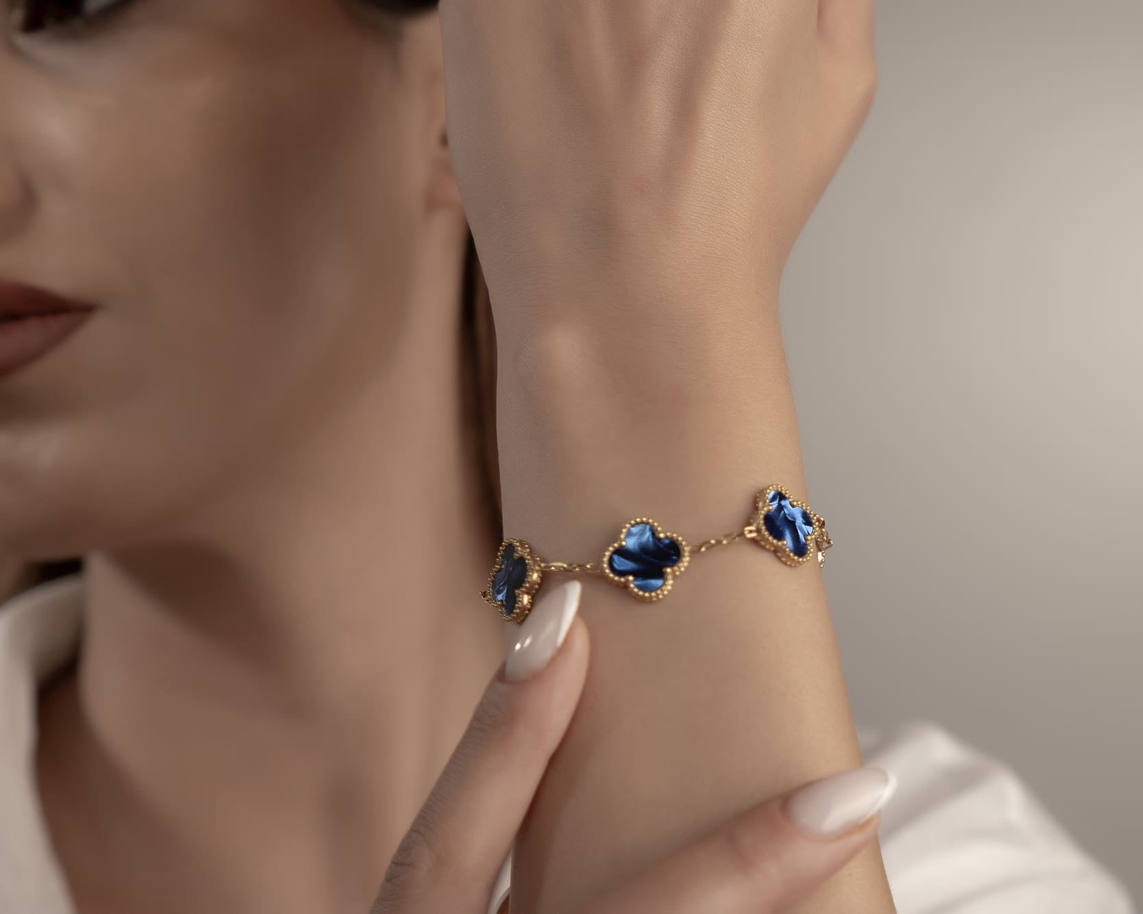 Goldschmuck in Lapis Lazuli Optik: Blaues Armband für Damen