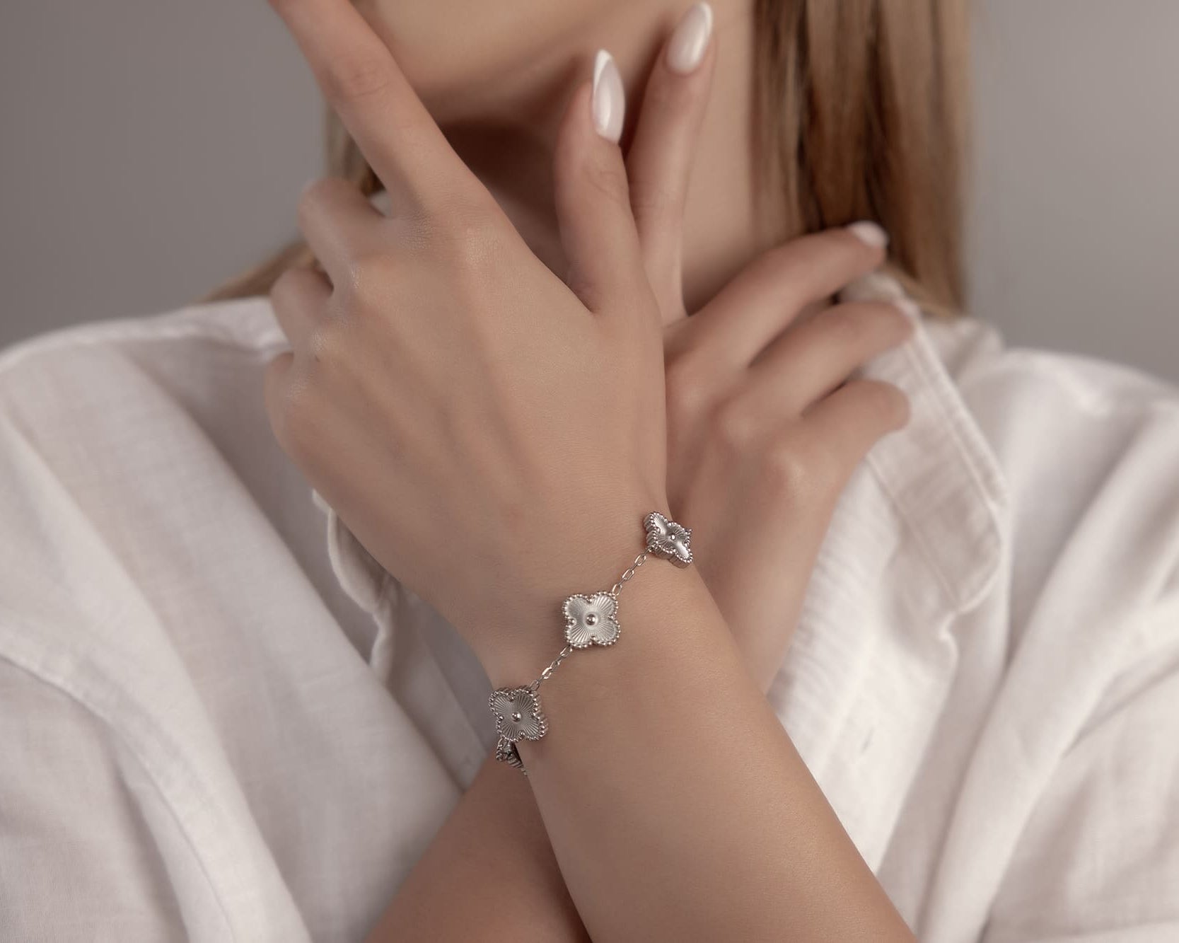 Monochromer Silberschmuck: Armband mit 5 Motiven ohne Stein