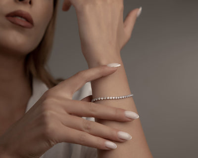 Silver Tennis Bracelet: Klassisches Armband mit Steinen rundum