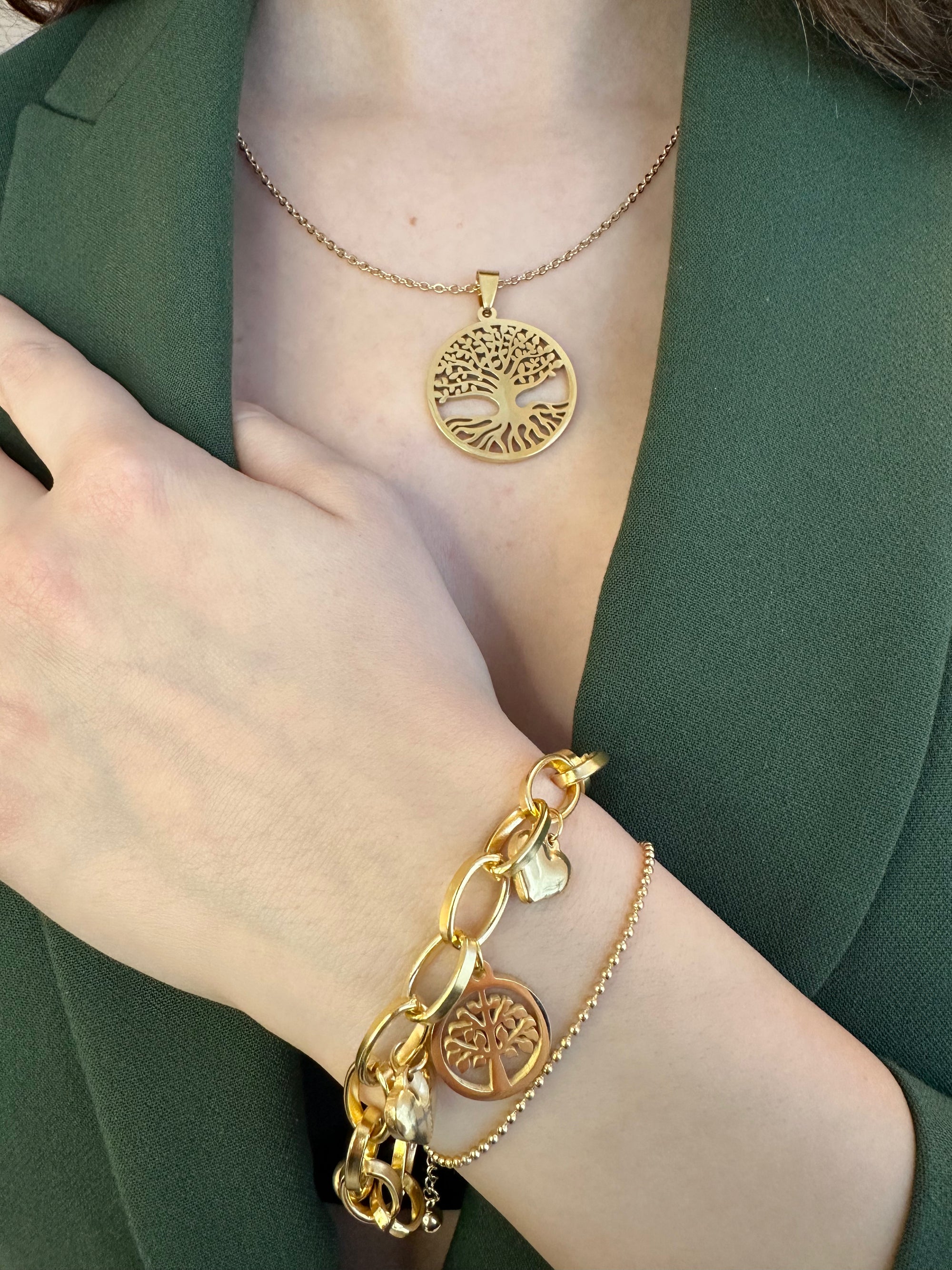 Goldener Damen Armschmuck mit Lebensbaum- und Herzanhängern