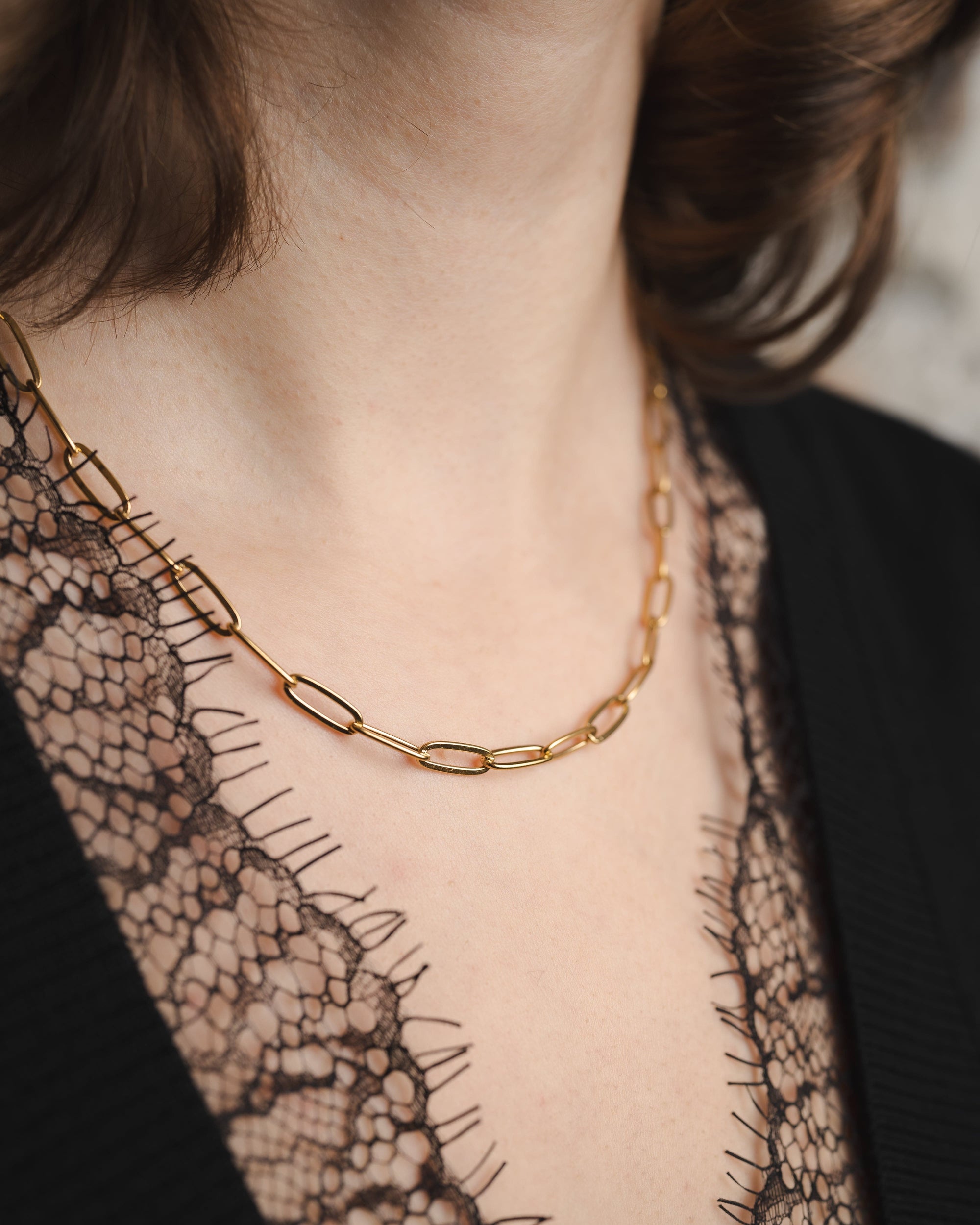 Moderne goldene Gliederkette für Damen – Statement Schmuck