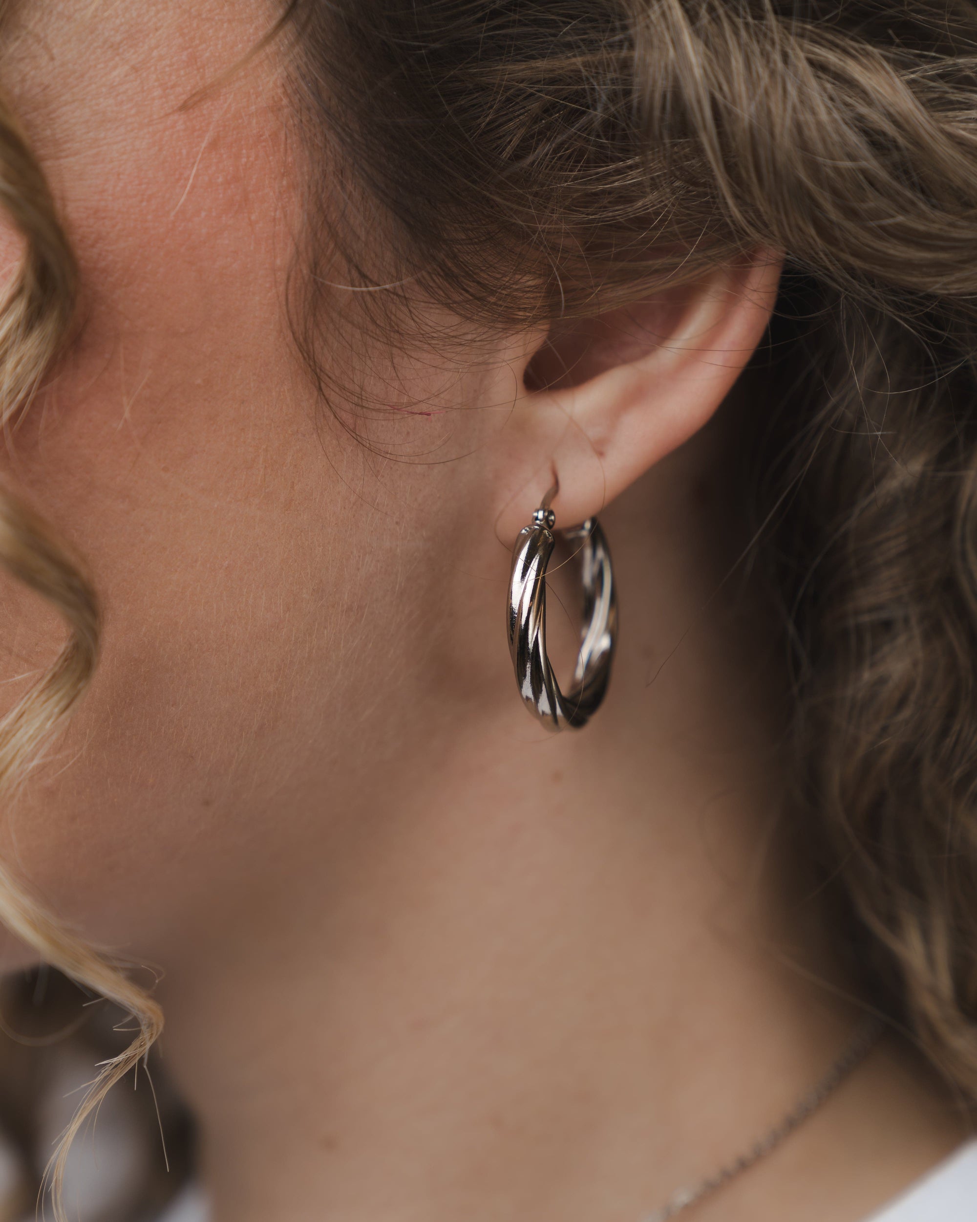 Creolen Ohrringe in Silber – Zeitloses Twist-Design