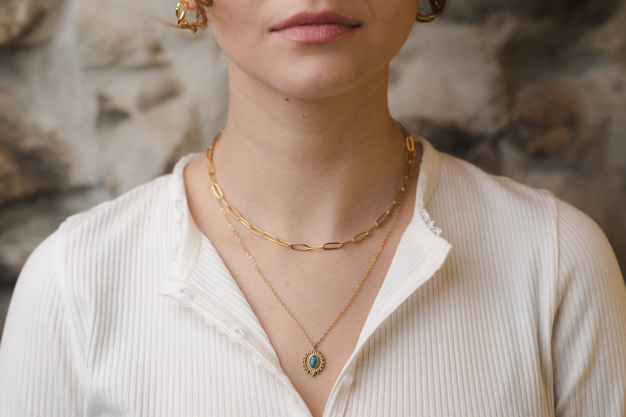 Vergoldete Ohrringe – Offenes Knotendesign