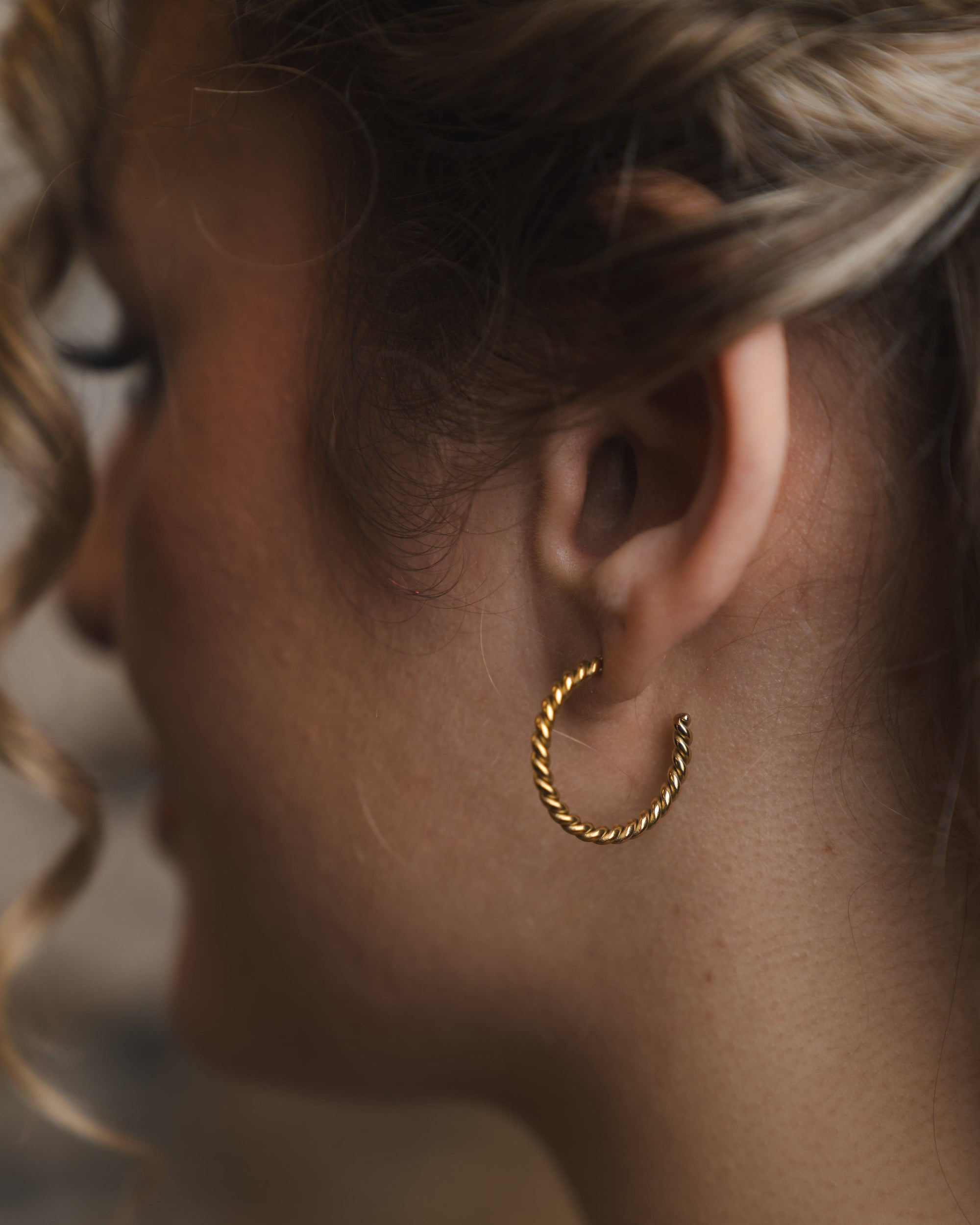 Feine Twist-Creolen – Elegante Ohrringe