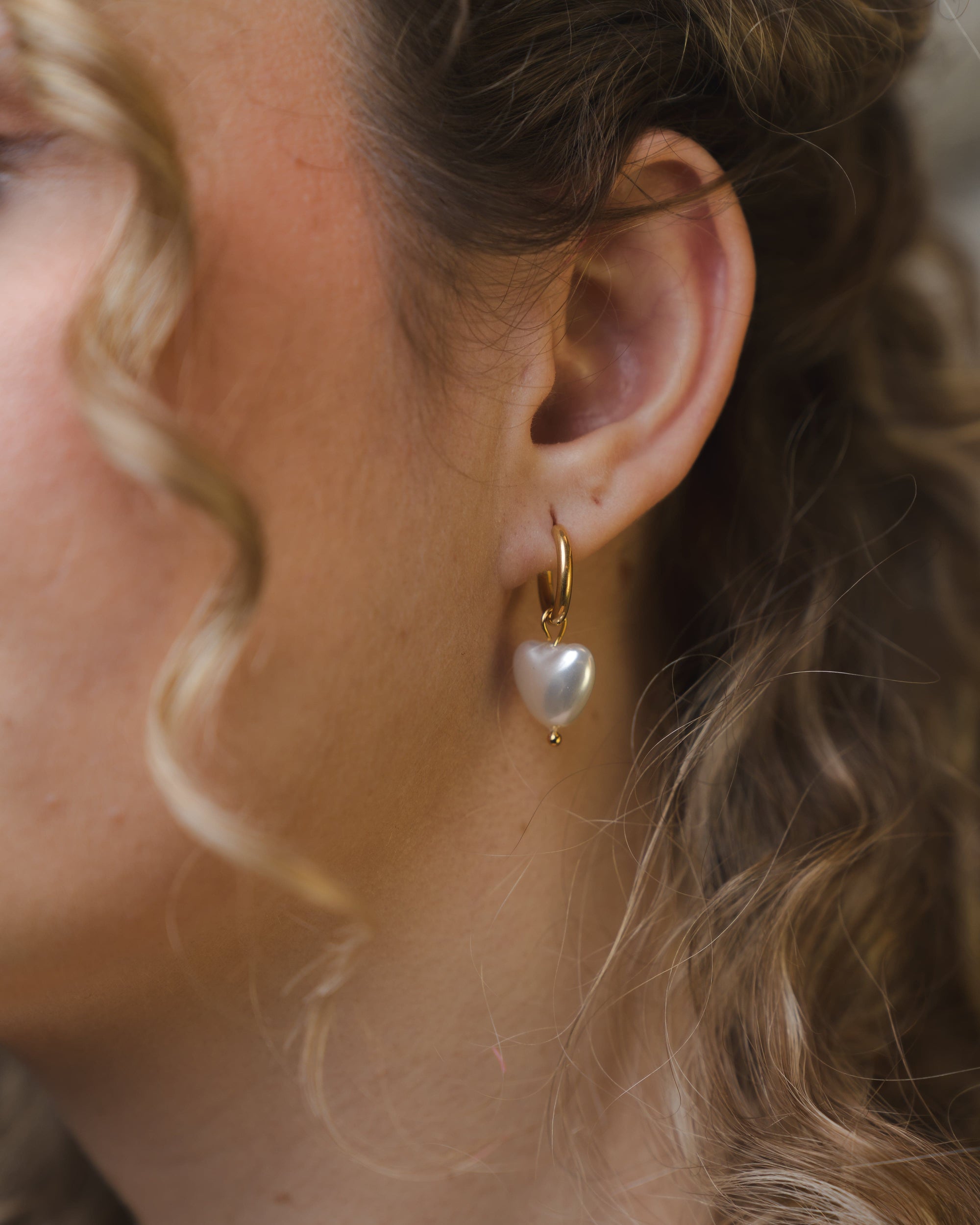 Herz-Ohrringe mit Perlenanhänger – Romantischer Schmuck