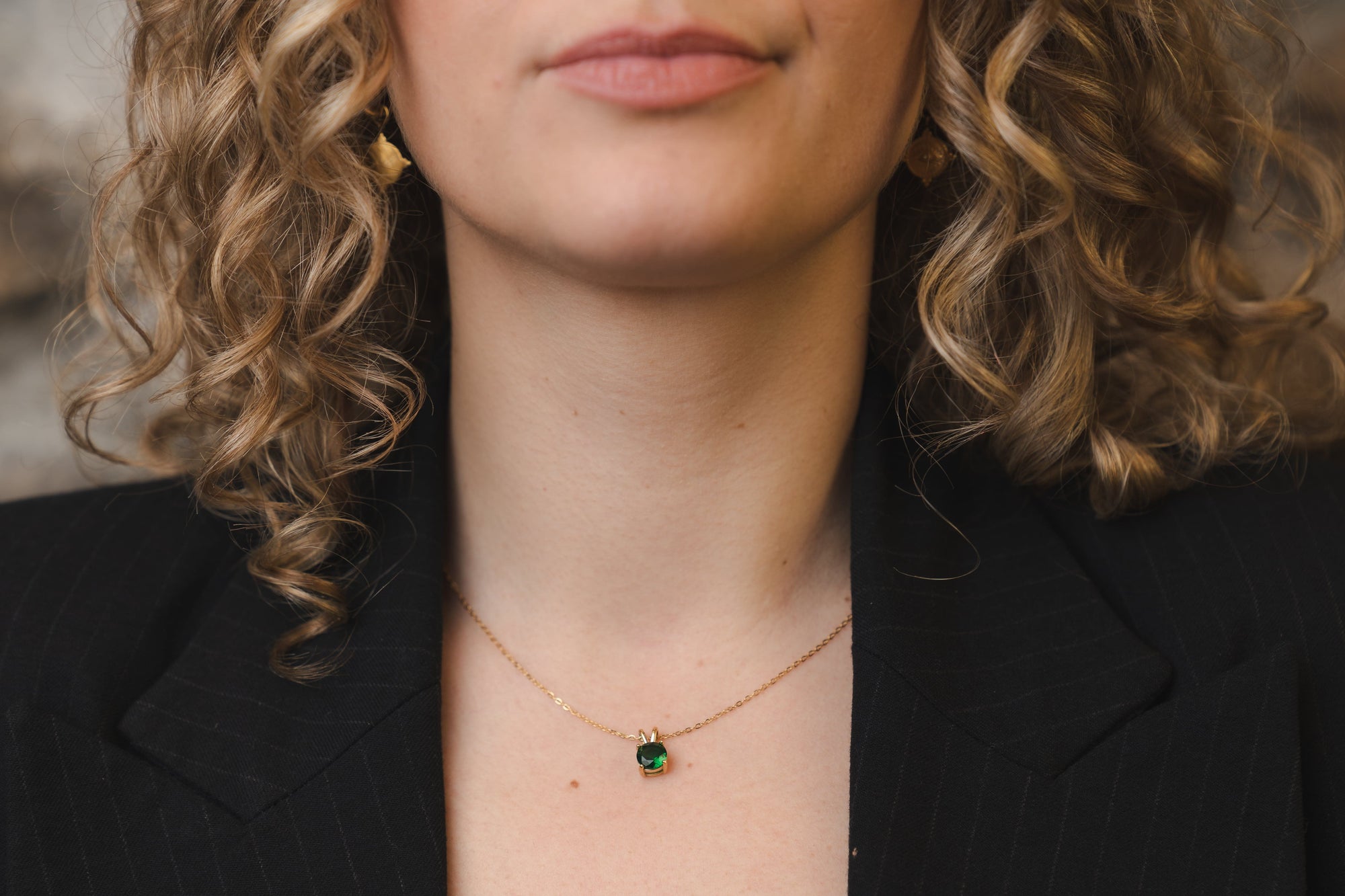 Goldene Halskette mit grünem Zirkonia-Anhänger – Edle Farbnote