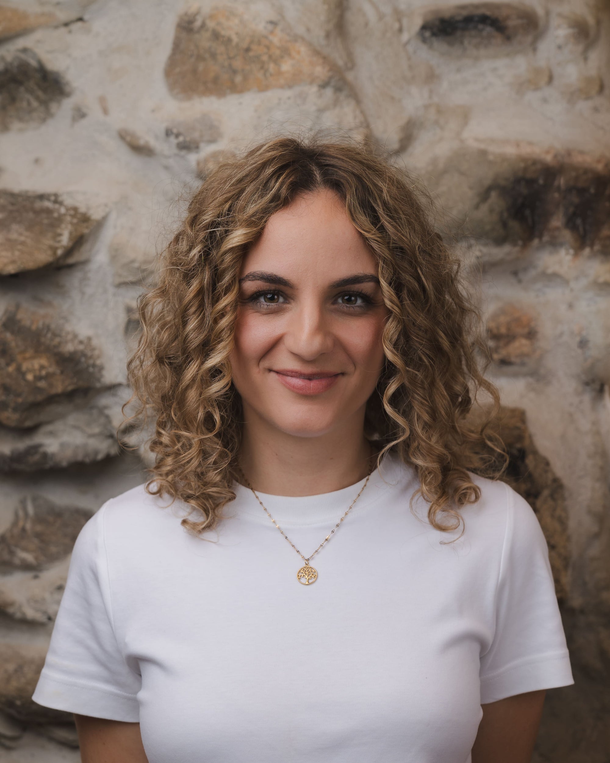 Goldene Halskette mit Lebensbaum-Anhänger – Symbolischer Schmuck