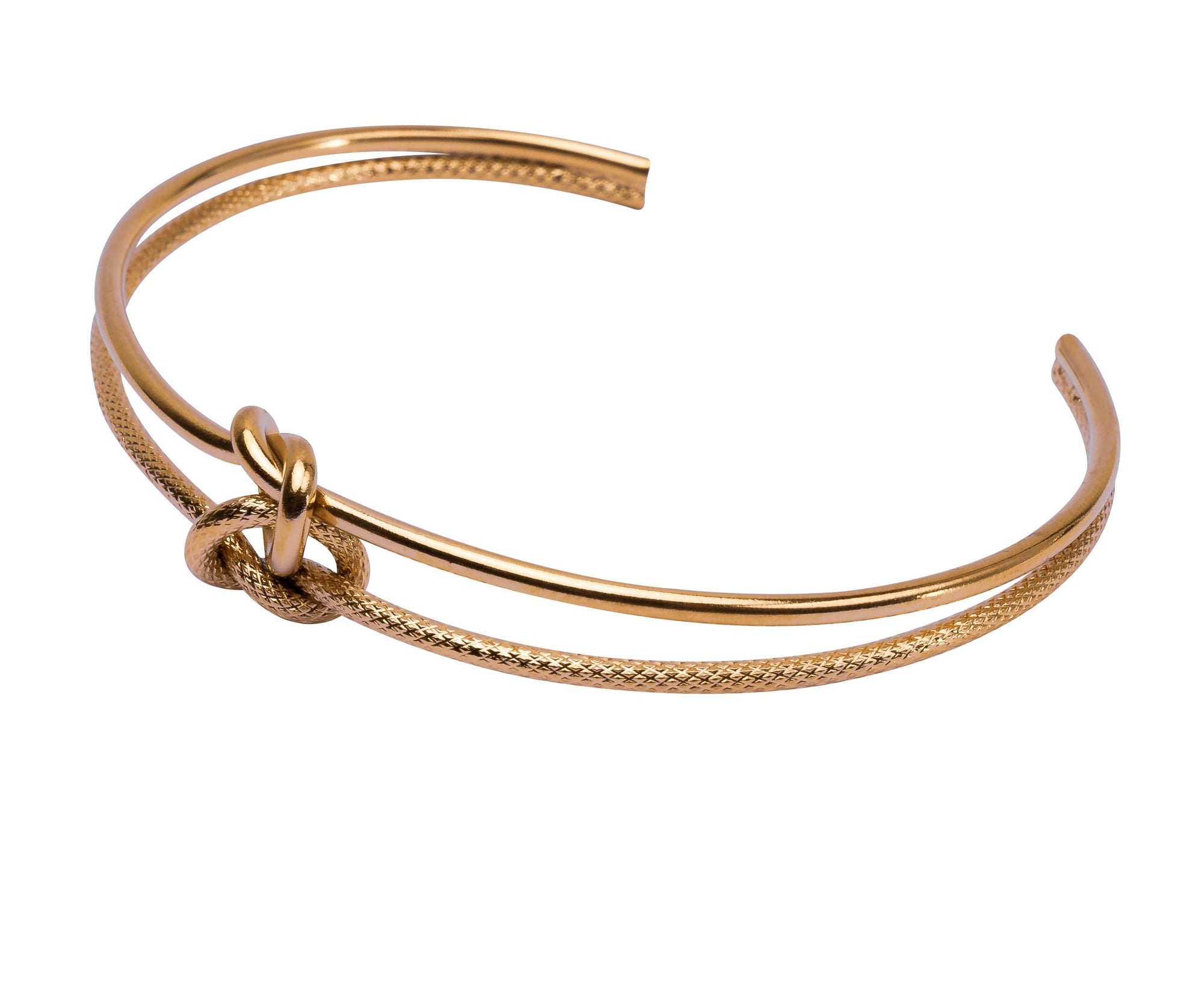 Goldener Armreifen mit Knotendesign – moderner Look