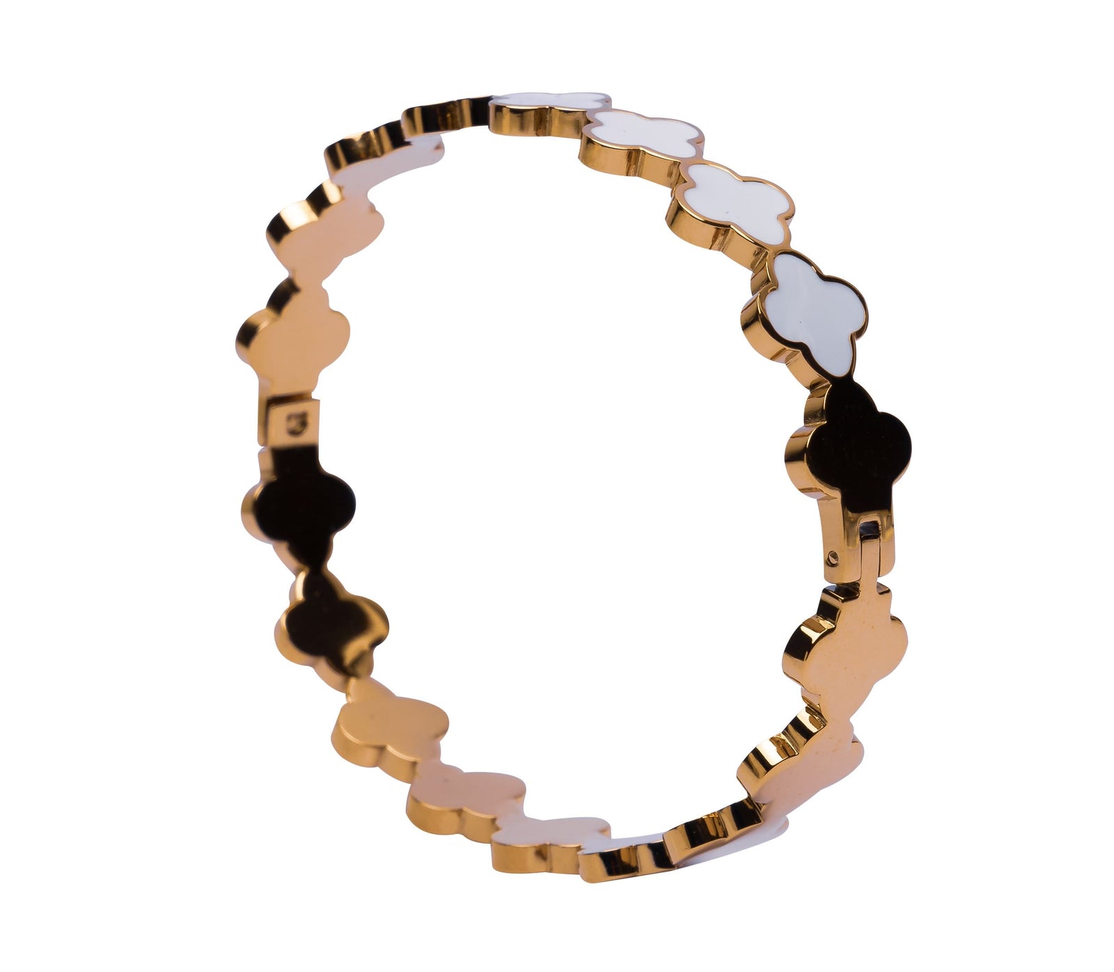 Vergoldeter Armreifen mit weissem Kleeblattmotiv