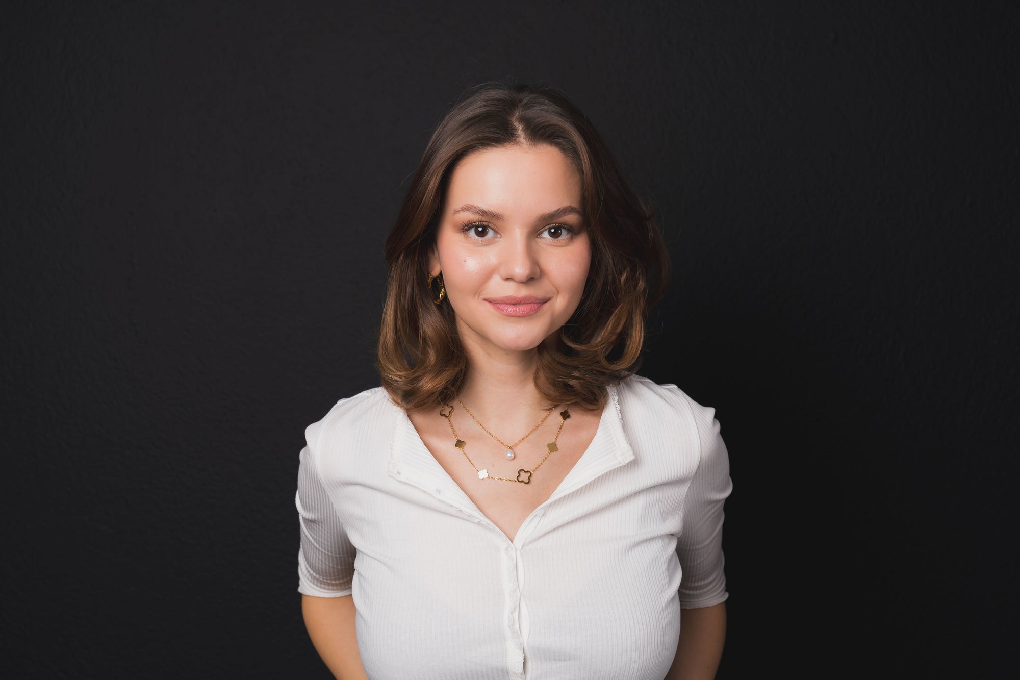 Vergoldete Halskette mit goldenen Kleeblatt-Anhängern