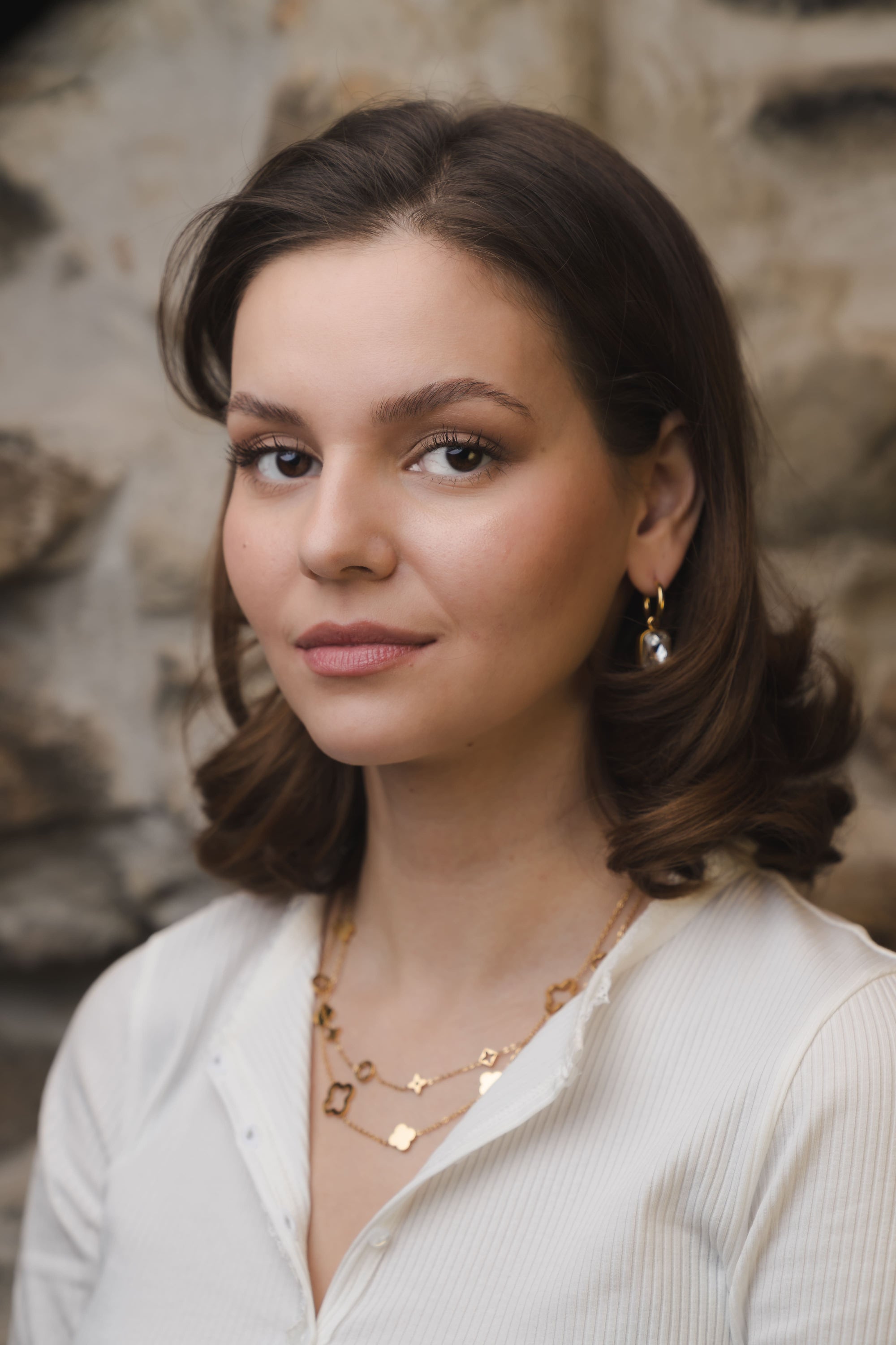 Vergoldete Halskette mit goldenen Kleeblatt-Anhängern