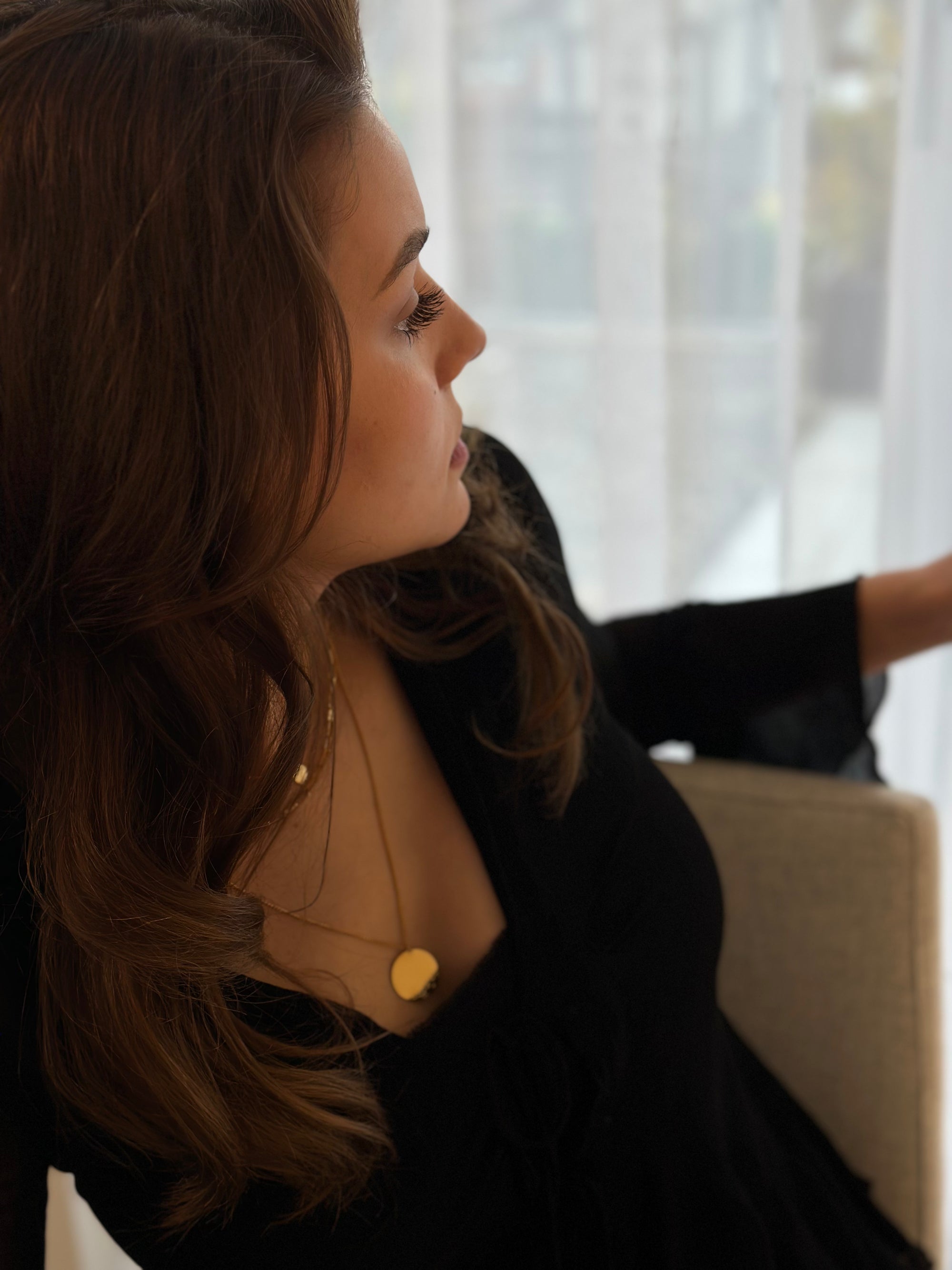 Dreireihige goldene Damen Halskette mit Pailletten