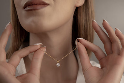 Goldene Halskette mit Zirkonia-Anhänger – Zeitlose Schönheit