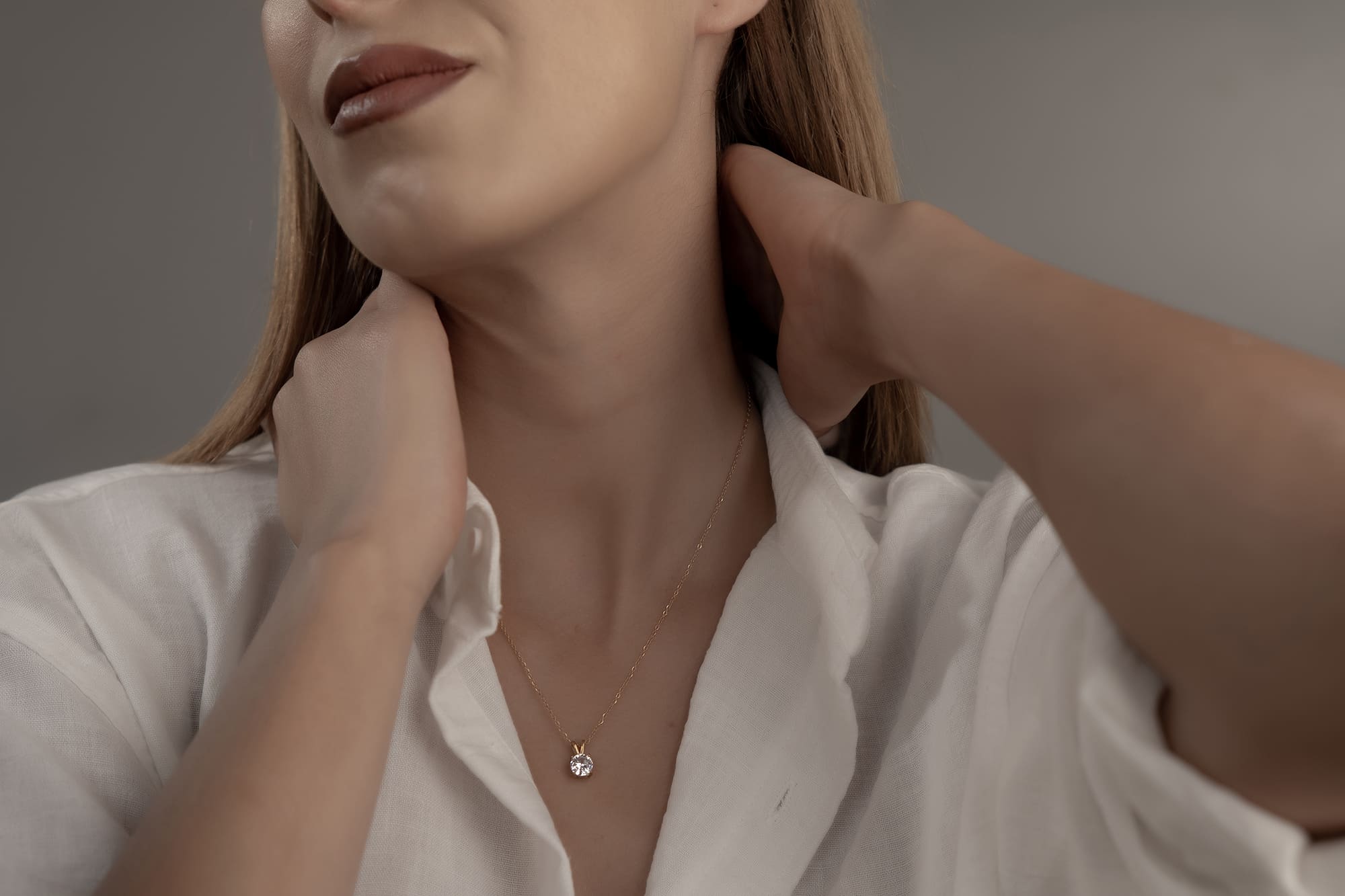 Goldene Halskette mit Zirkonia-Anhänger – Zeitlose Schönheit