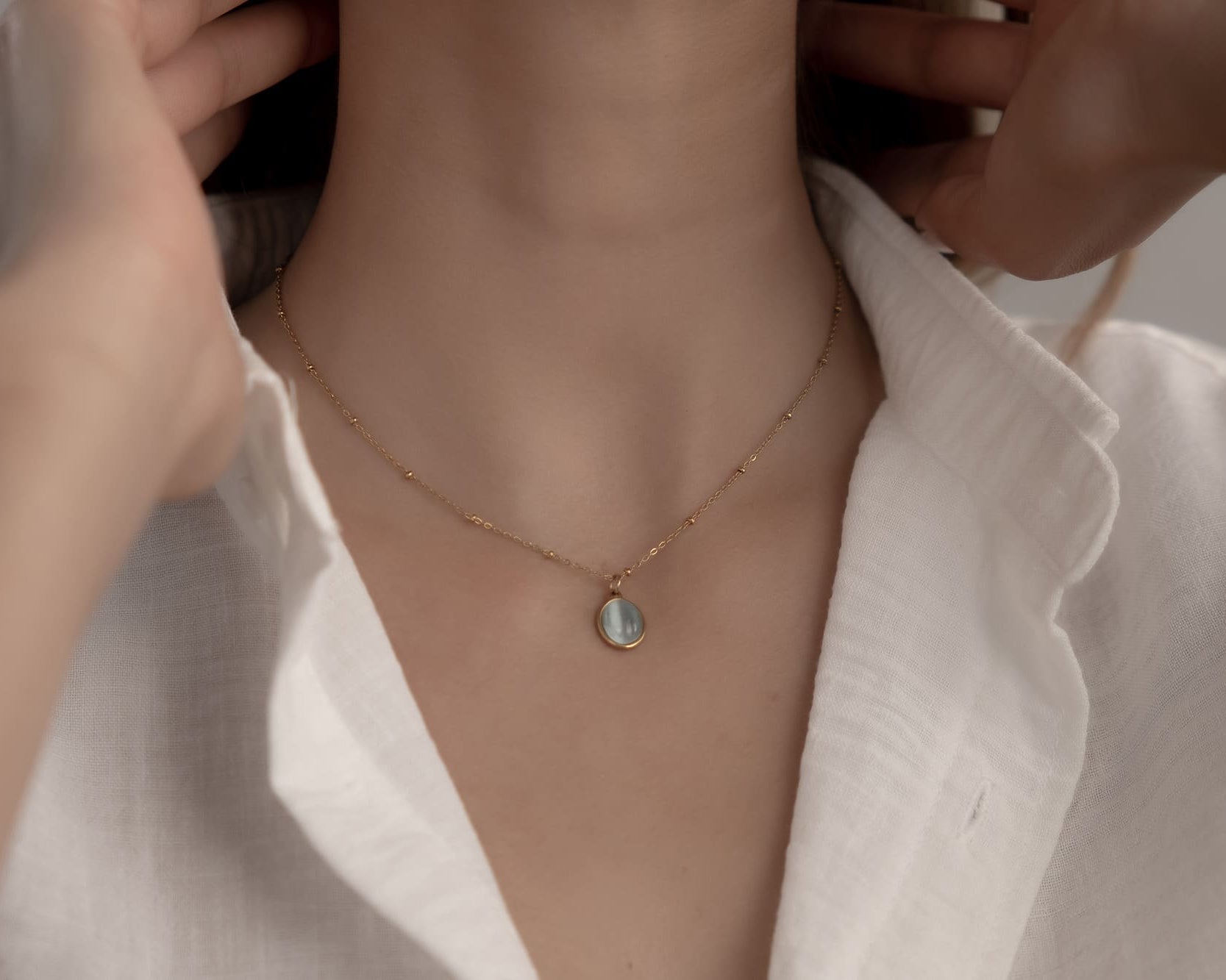 Zarte Kette in Aquamarin Optik Gold, wasserfester Schmuck