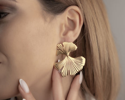 Hängende Blatt-Ohrringe in Gold, Nature Inspired Jewelry Trend