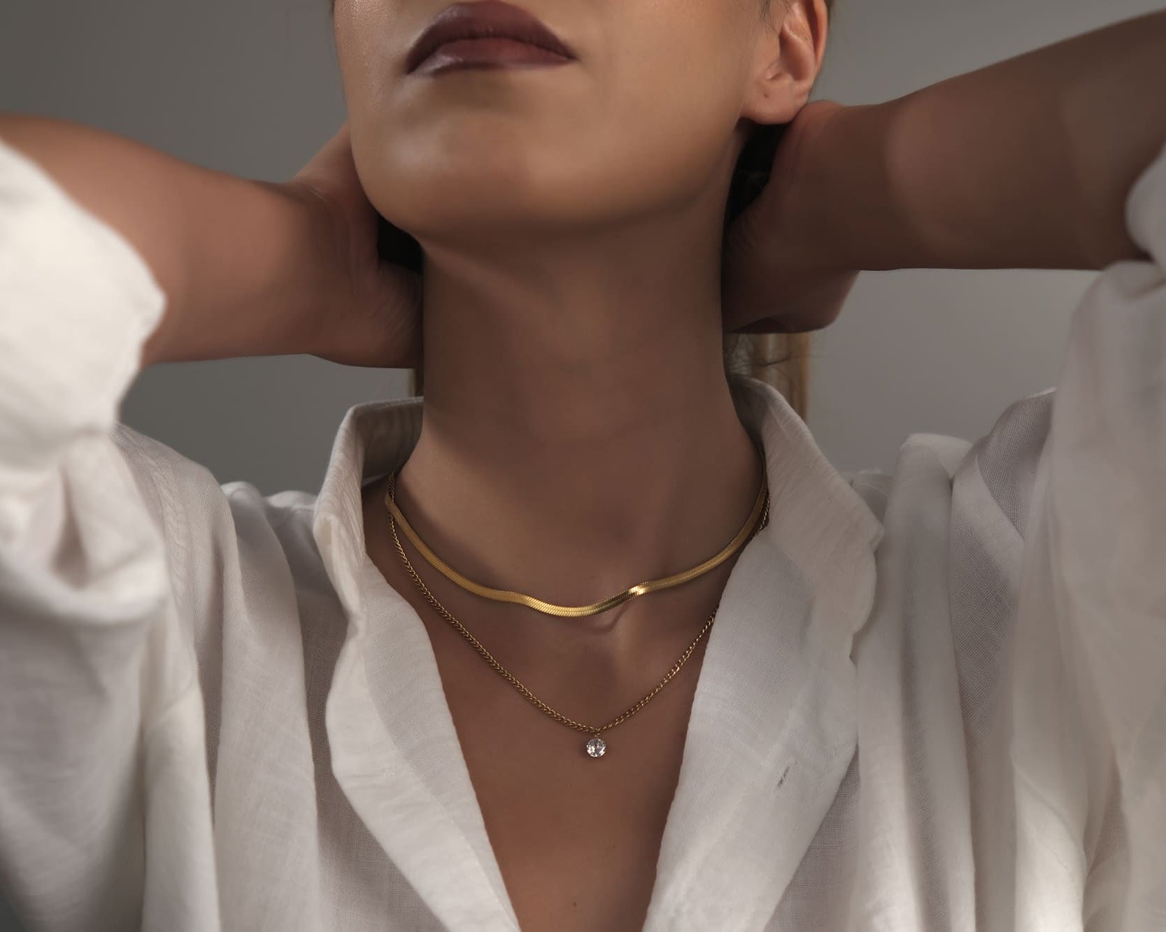 Moderne Goldkette als Geschenk für Frauen: Fertiger Layering Look