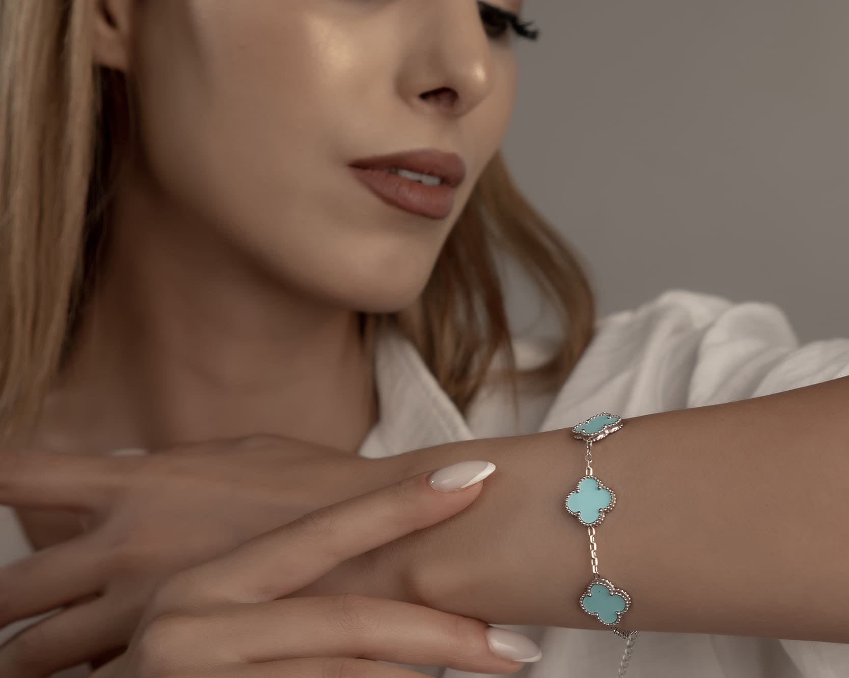 Geschenkidee für Freundin: Zartes Armband in Mintgrün und Silber