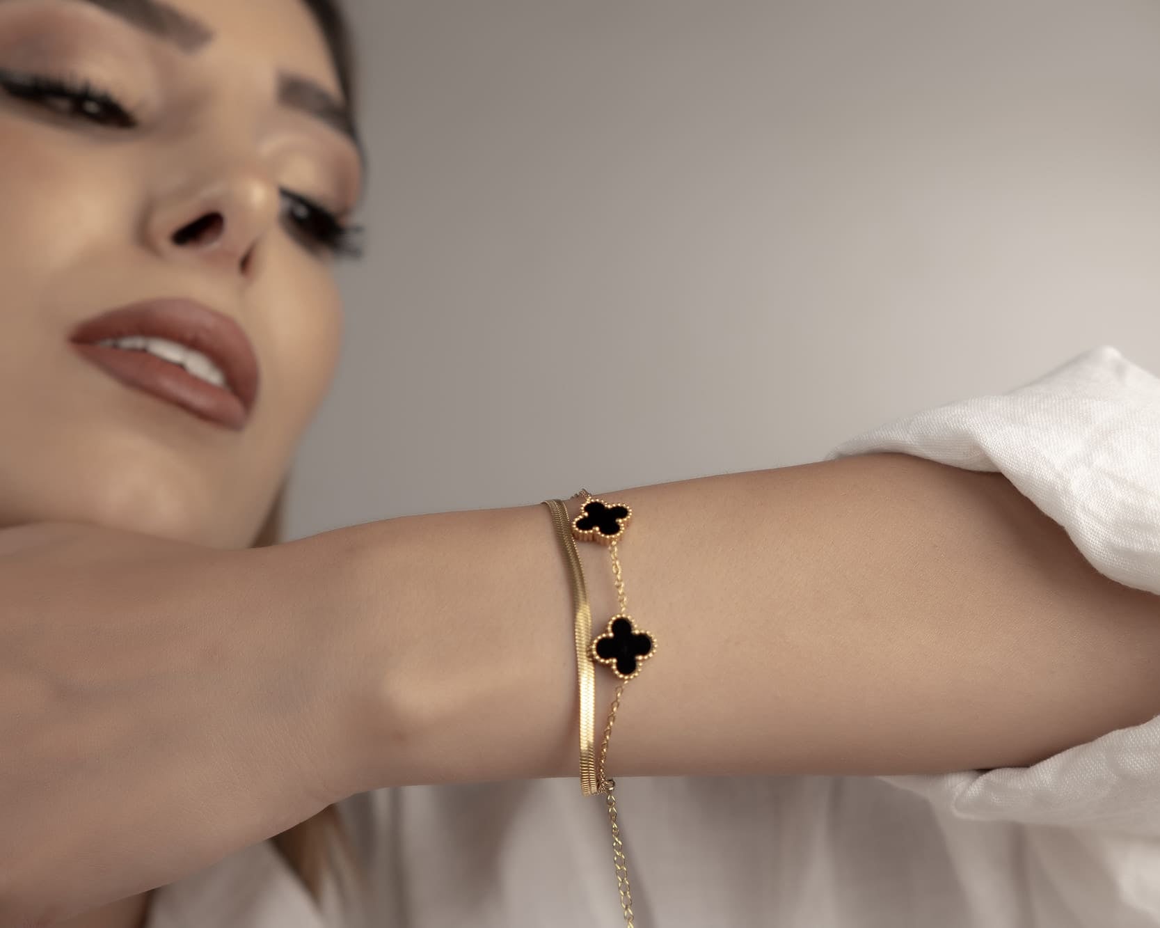 Eleganter Glücksbringer Schmuck: Vierblättriges Kleeblatt Armband