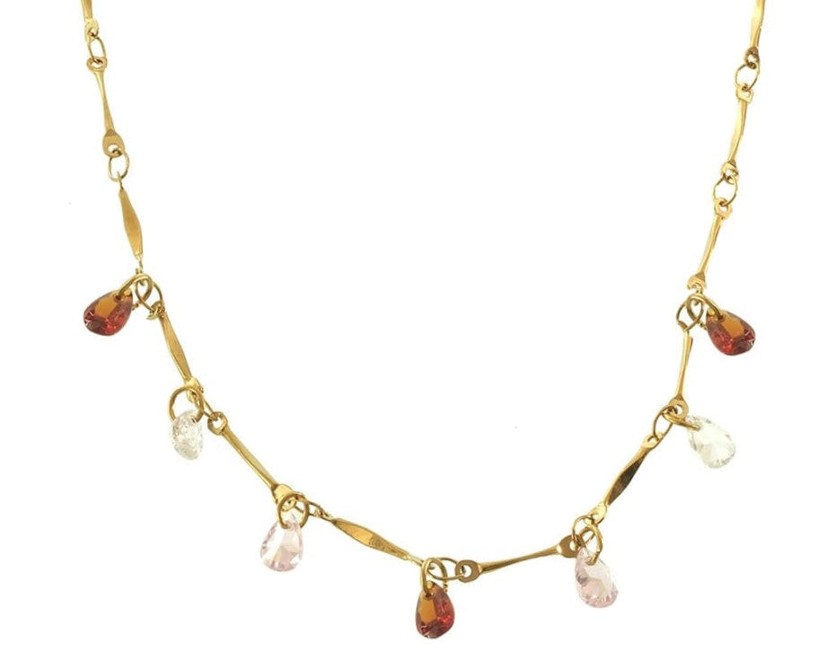 Filigrane Goldkette mit kleinen Tropfen-Anhängern in Rot und Weiss