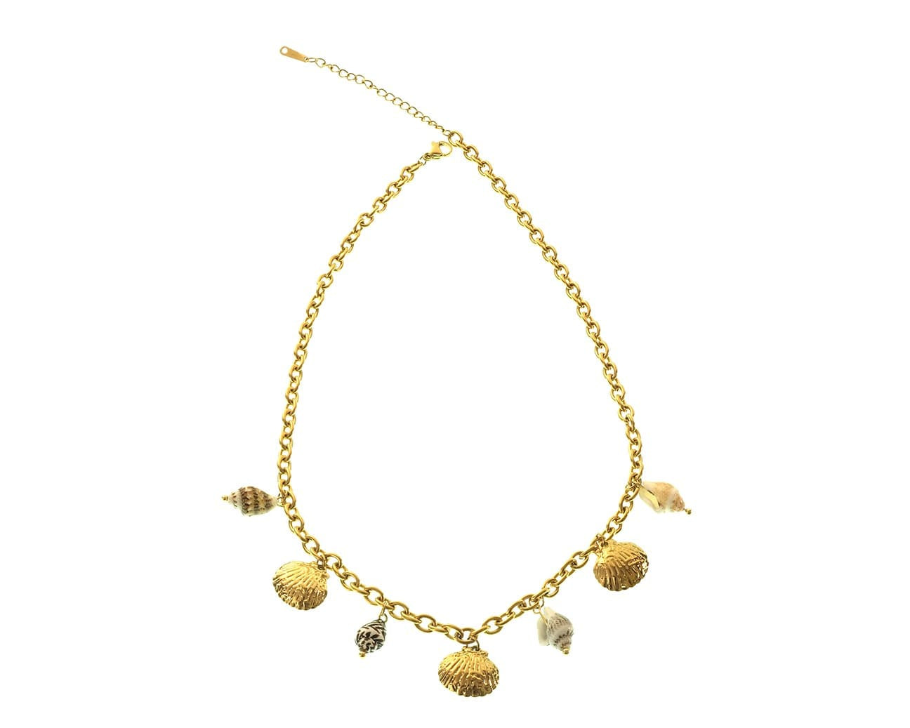 Goldene Halskette mit Mix aus Gold-Anhängern und echten Meeresschnecken, Modell Calypso