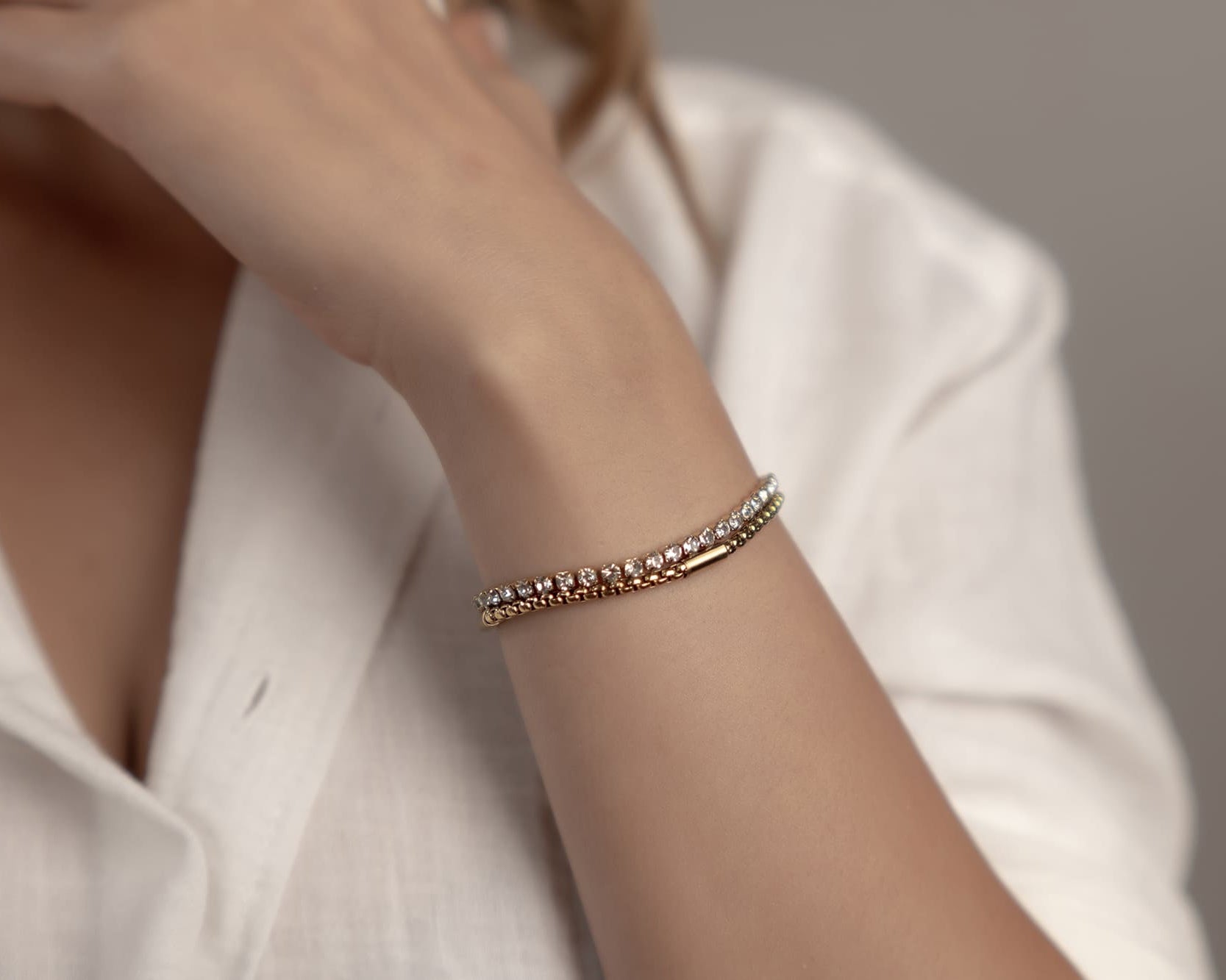 Eleganter Armschmuck passend zum Old Money Aesthetic Trend