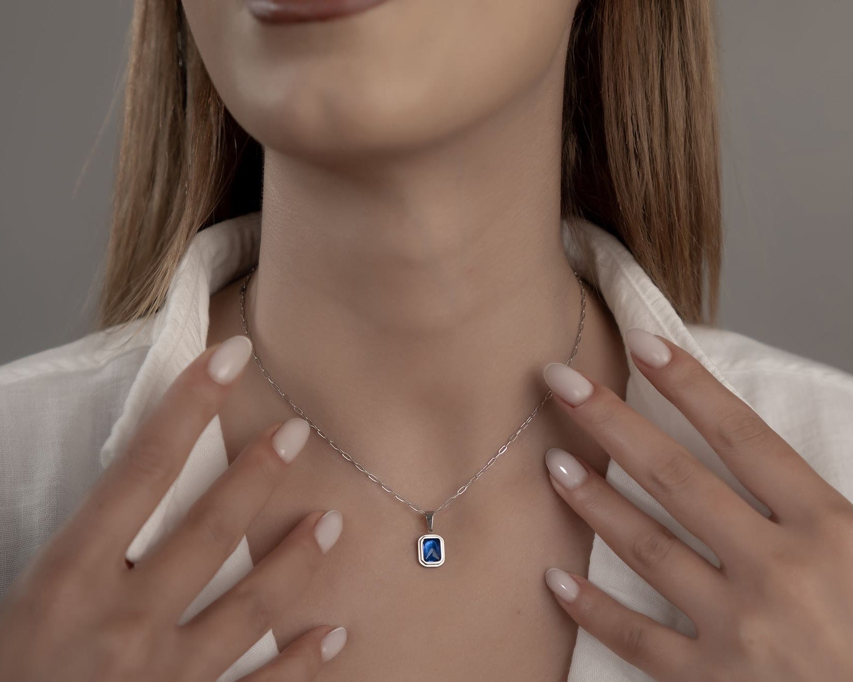 Sapphire Pendant Necklace Silver: Eleganter Halsschmuck mit blauem Zirkonia