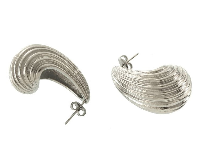 Organische silberne Tropfen-Ohrringe im Liquid Metal Design von KREASY